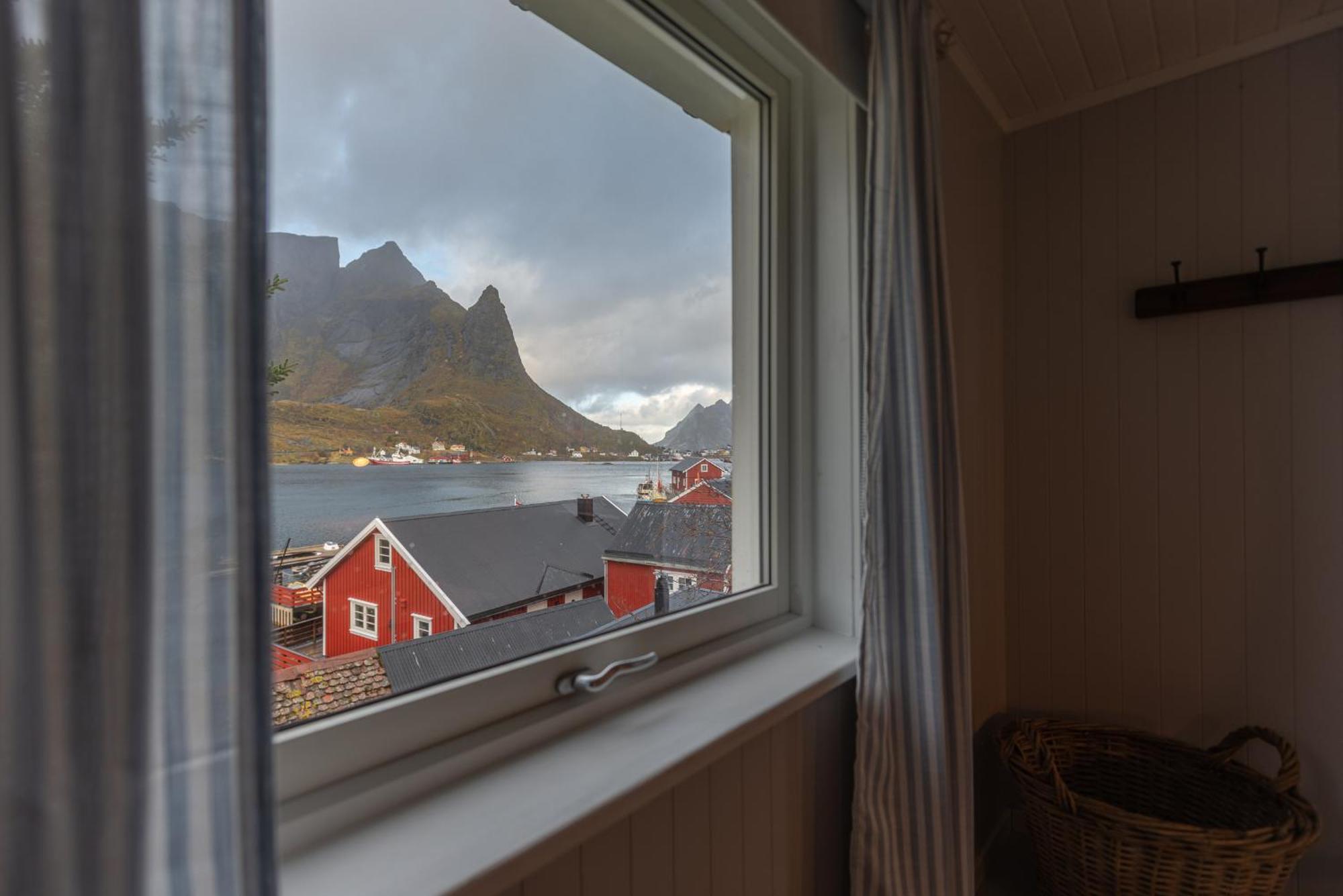 ריינה Cozy House By The Fjord In The Heart Of Lofoten מראה חיצוני תמונה
